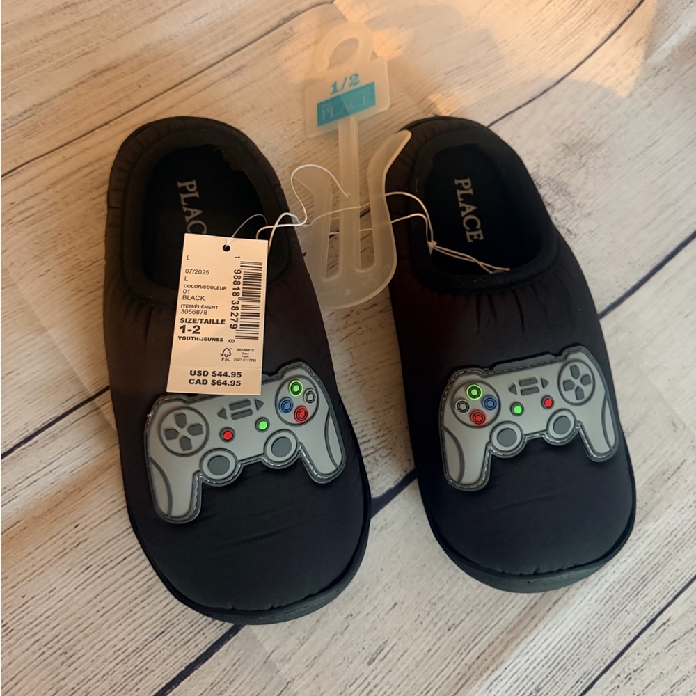 Children’s Place Big Boys Gamer Slippers.💙NEW with tags! Youth: 1-2